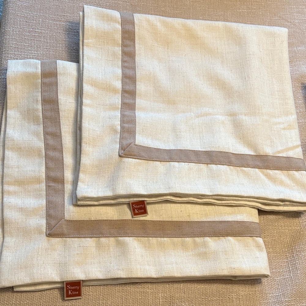 Sherry Kline set of 2 Euro Shams - never used!
Sold as set- retail @ $190 each